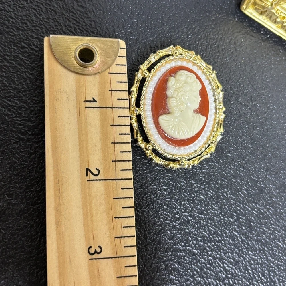 Vintage Costume Jewelry Cameo Pendant Brooch Faux Pearls